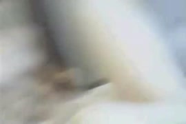 A miúda asiática tem um orgasmo selvagem molhado na webcam.